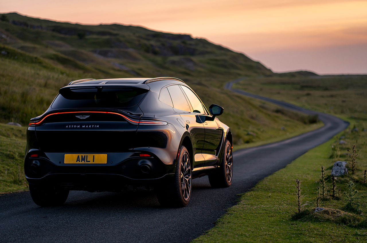 Aston Martin DBX’e yeni renk seçenekleri geldi - Auto Speed Magazine